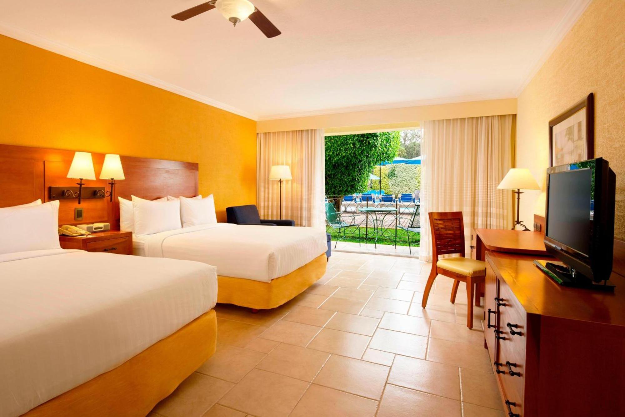 อิชตาปัน เด ลา ซัล แมริออท โฮเต็ล สปา แอนด์ คอนเวนชั่น เซ็นเตอร์ Hotel อิกซ์ทาปัน เดอ ลา ซัล ภายนอก รูปภาพ A typical room at the Hilton Los Cabos