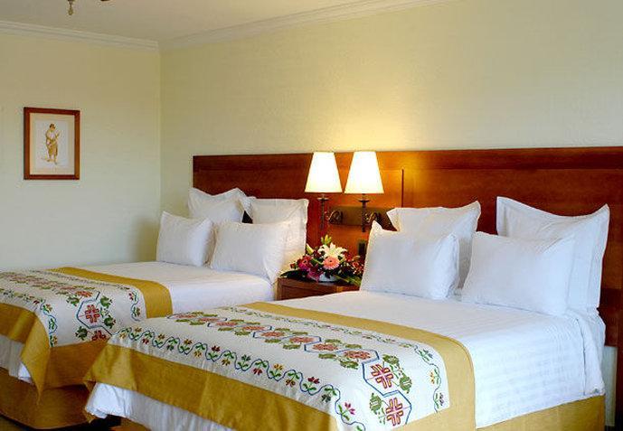 อิชตาปัน เด ลา ซัล แมริออท โฮเต็ล สปา แอนด์ คอนเวนชั่น เซ็นเตอร์ Hotel อิกซ์ทาปัน เดอ ลา ซัล ภายนอก รูปภาพ A room at the hotel